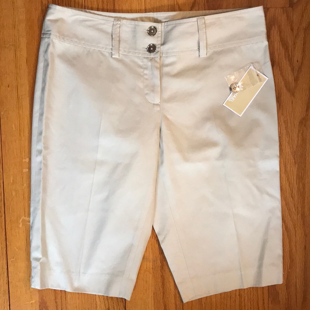 NWT Michael Kors City Shorts. Size 6
